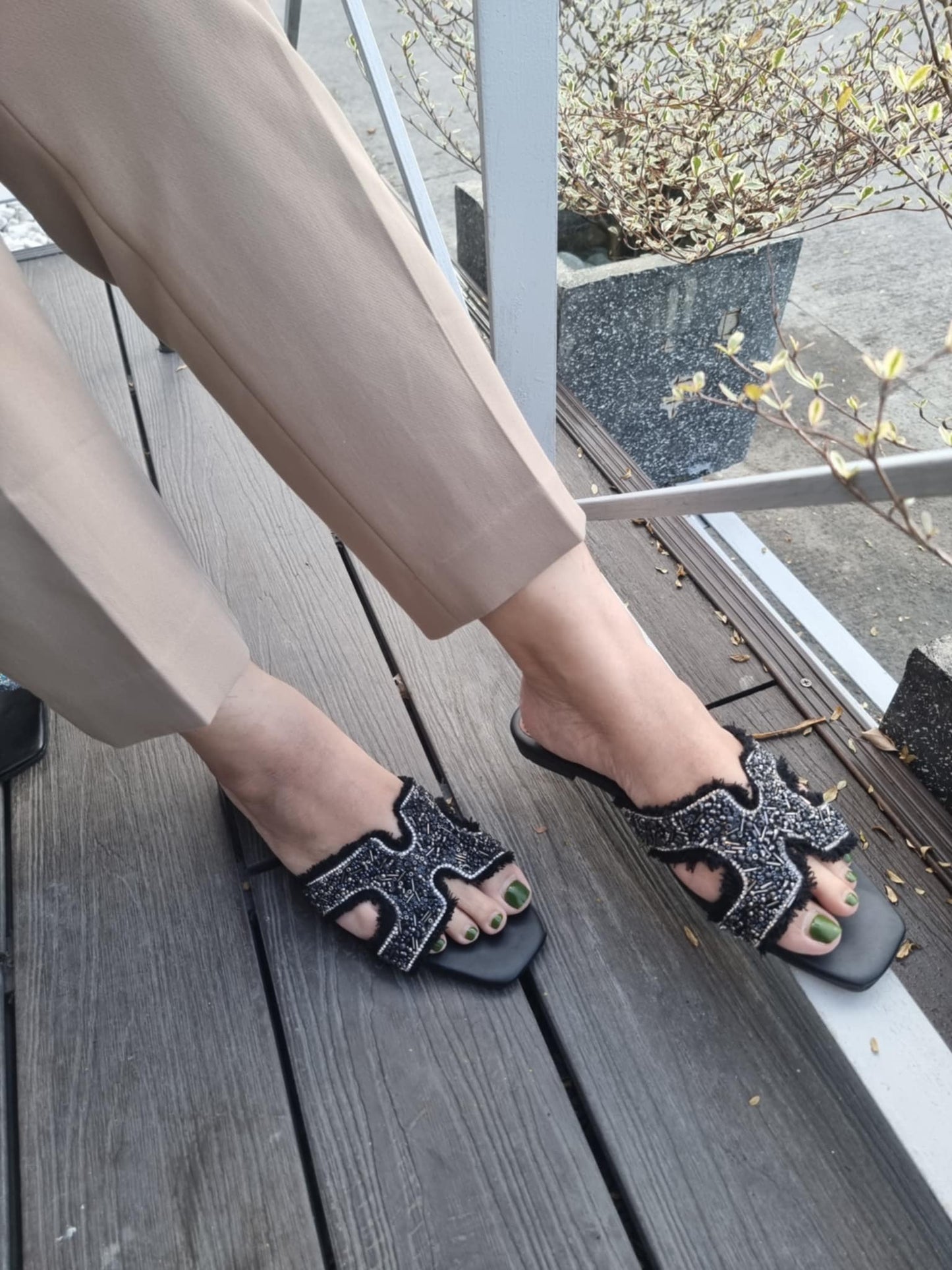 H-strap May Collections In Black Color