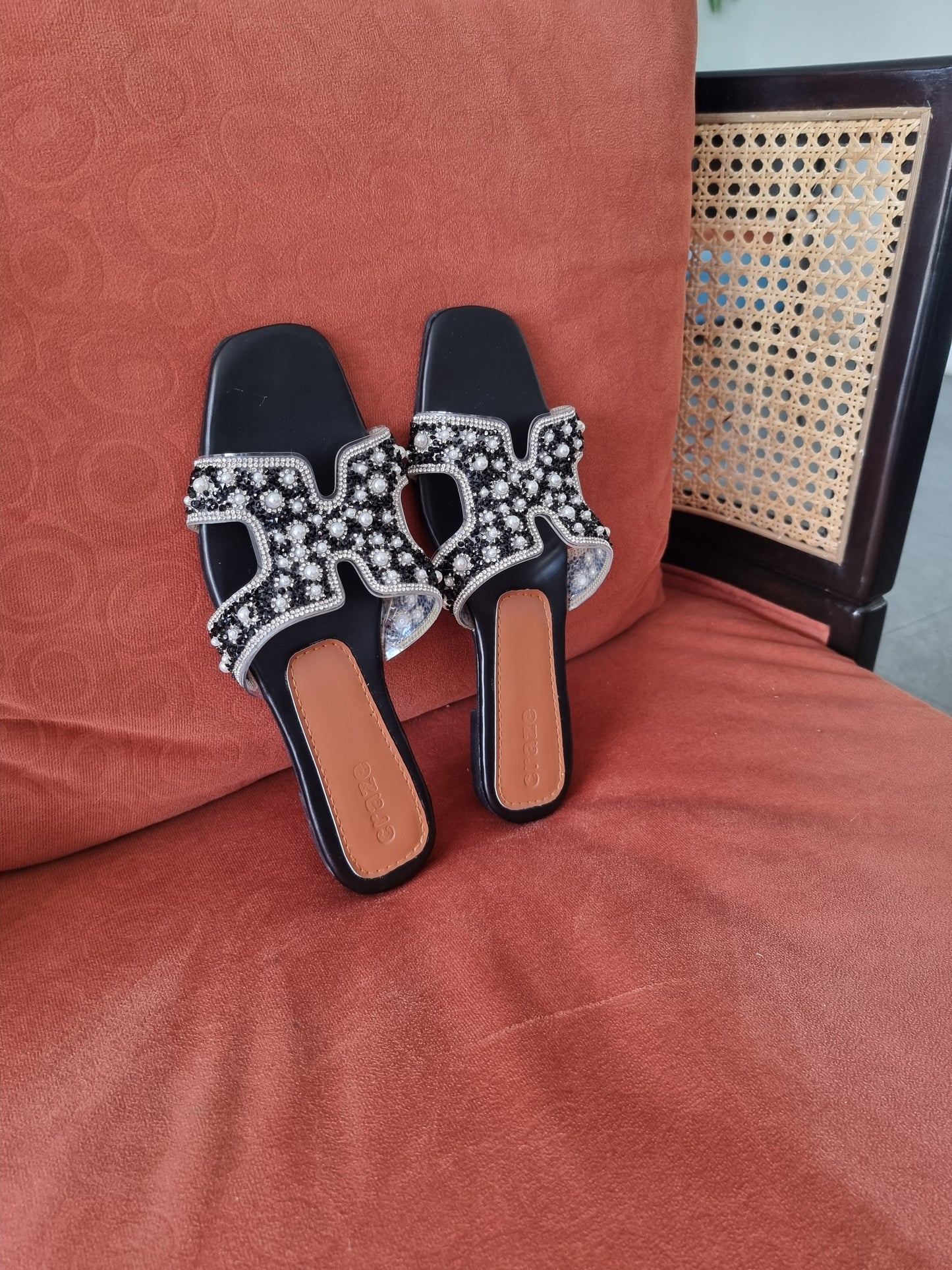 Craze H-Straps Sandals Black